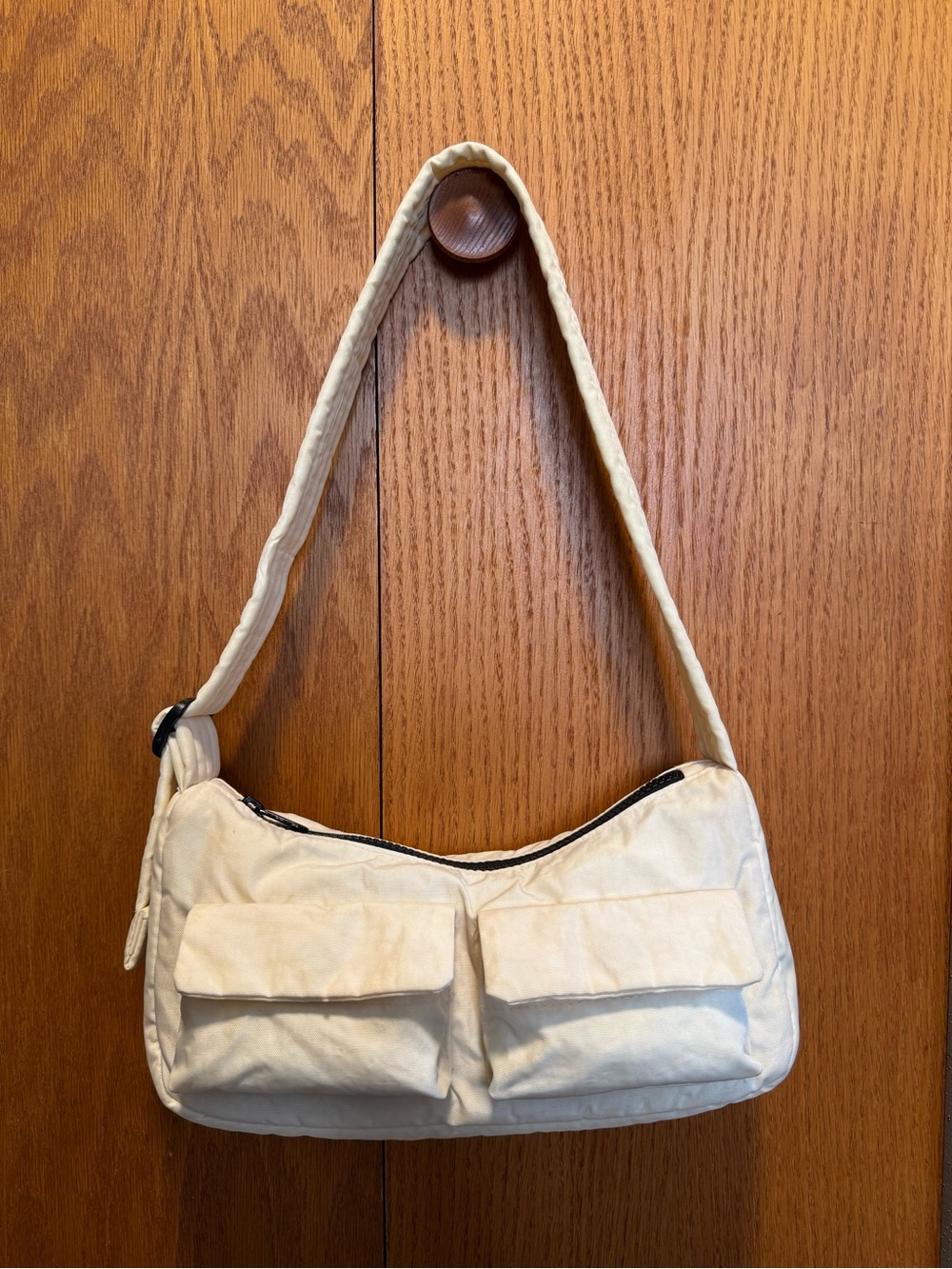 BAGGU Cream Shoulder Bag with Dual Front Pockets